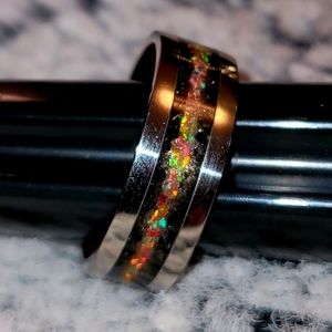 Cussing crushed stone and opal ring